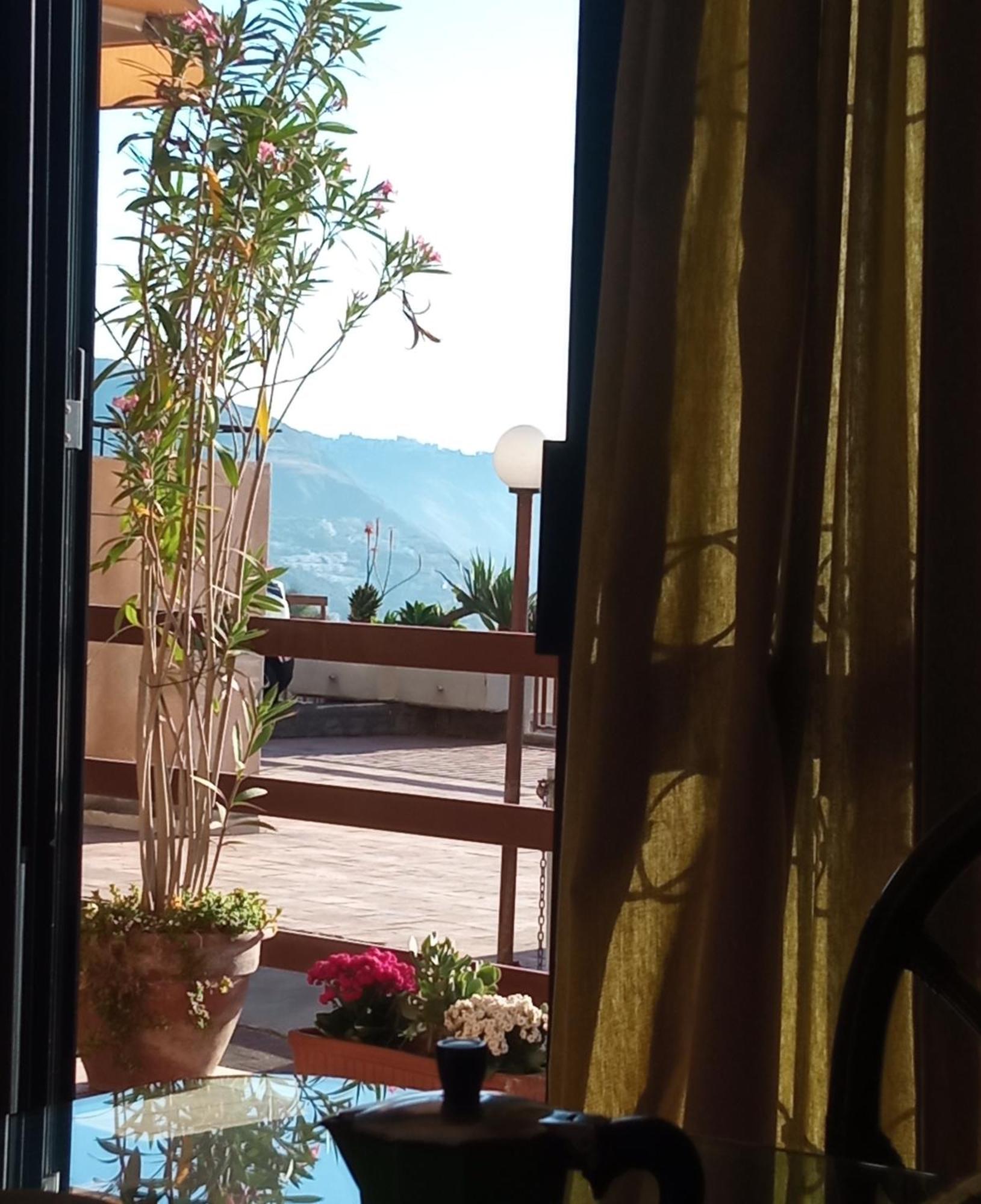 Mara'S House, 10 Minuti A Piedi Dal Centro, Parcheggio Privato Taormina Exterior foto
